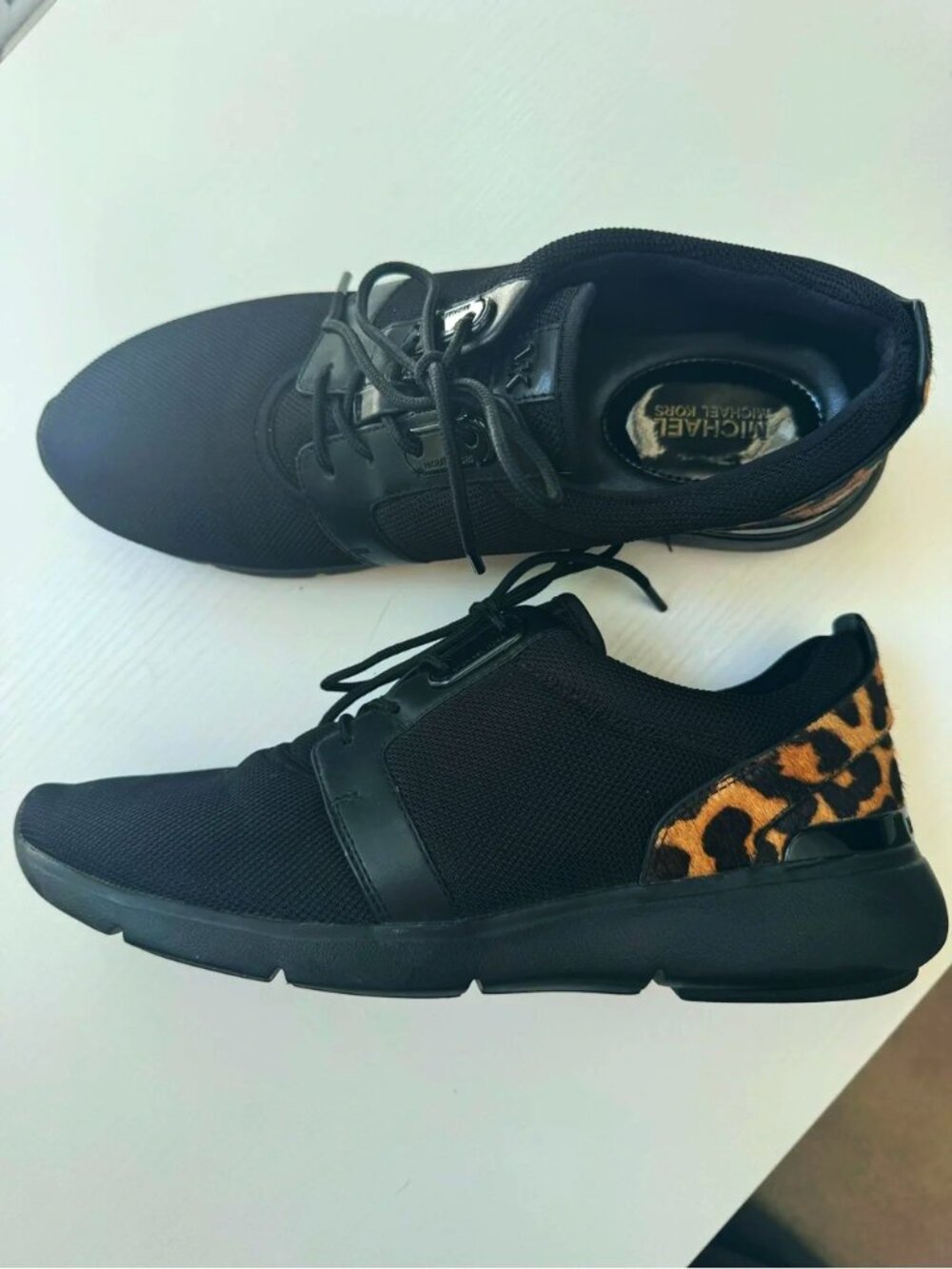 ๐ Michael Kors Calf Hair Leopard Animal Print Sneakers Ex Con sz 8.5 supportive - Picture 2 of 8